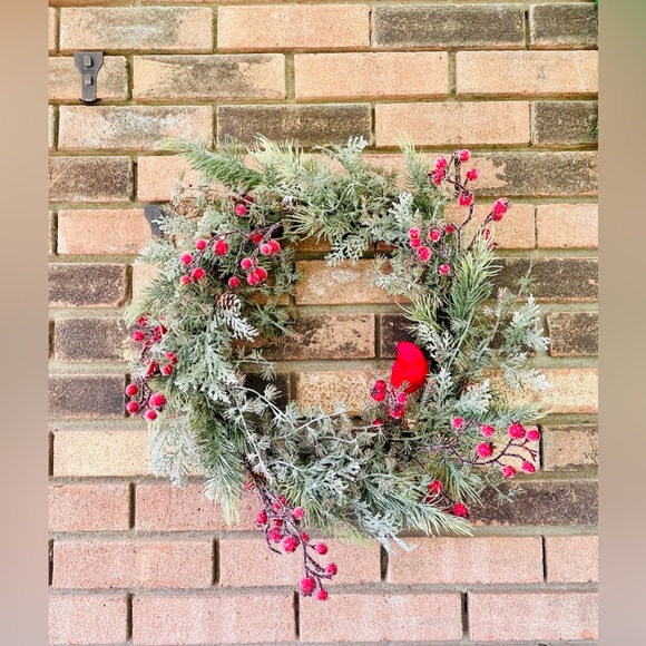 Icy Pine & Sugar Berry Cardinal Wreath - Picture 7 of 11